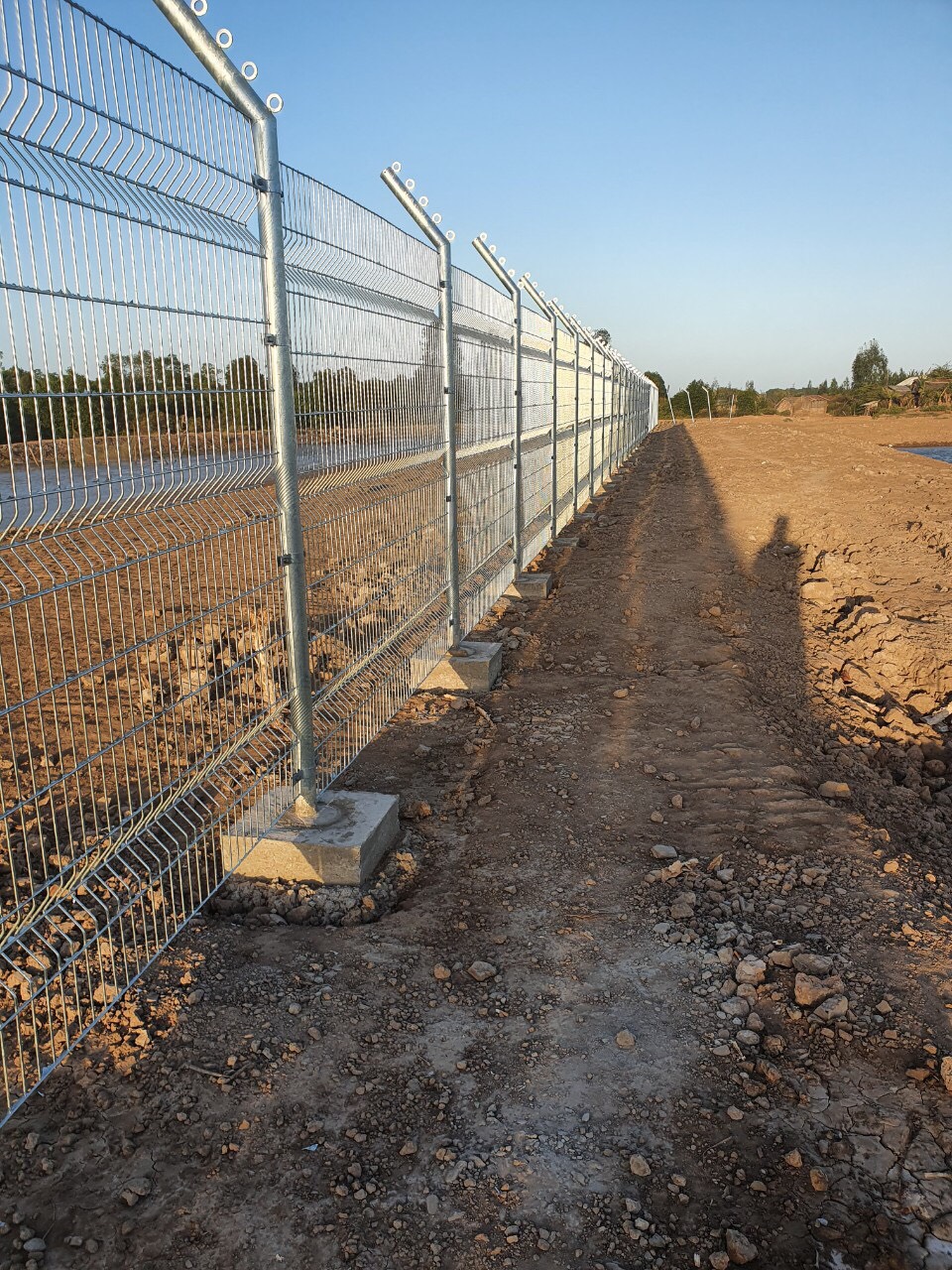 Hàng rào lưới thép hàn là gì? Quy trình sản xuất hàng rào lưới thép hàn